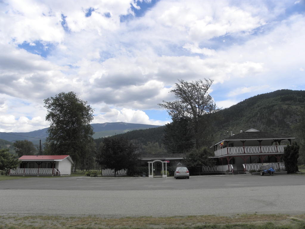 Rivermount Motel Little Fort Exterior photo
